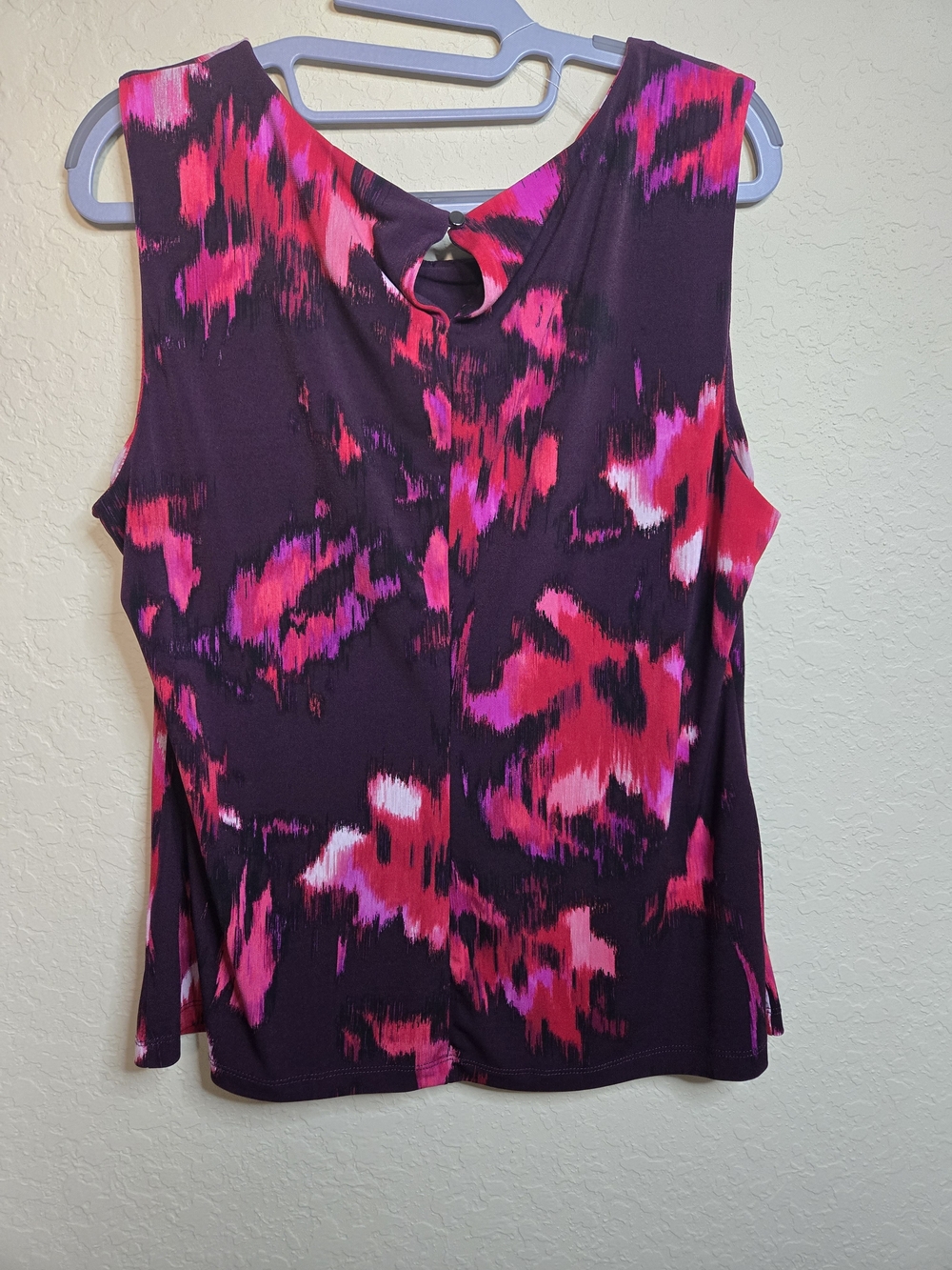 Calvin Klein Abstract Floral Pleated Sleeveless Top - Picture 3 of 11